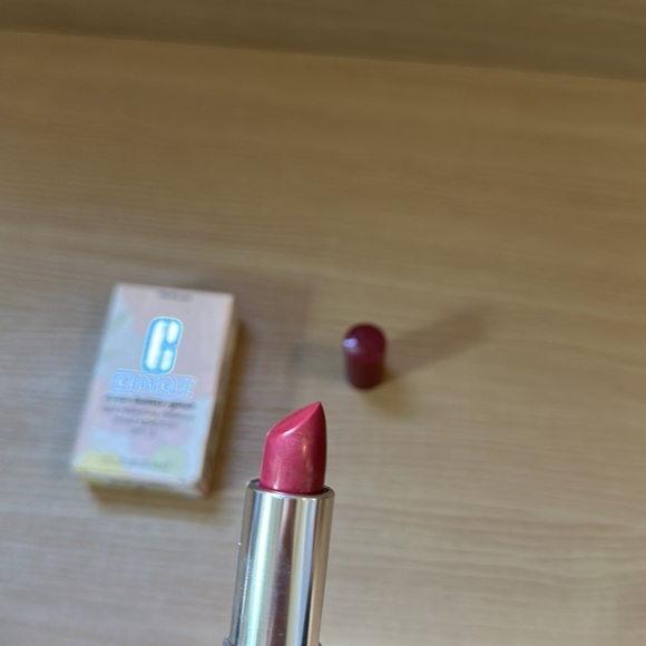 Clinique Bundle- Even Better Glow Makeup and Lipstick - Picture 6 of 7